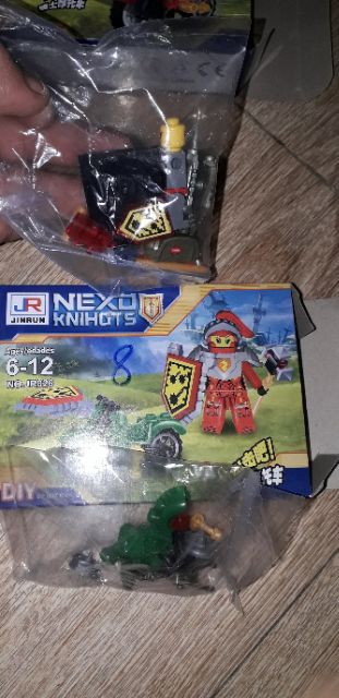 Lắp ráp 1 hộp Lego_Nexo Knihgts 826 Đội quân xe mô tô có nhiều chi tiết bằng nhựa ABS