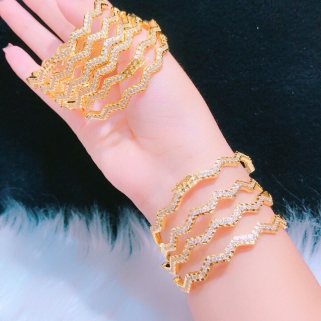 Vòng tay kiểu cặp dát vàng 18k đính xoàn cao cấp