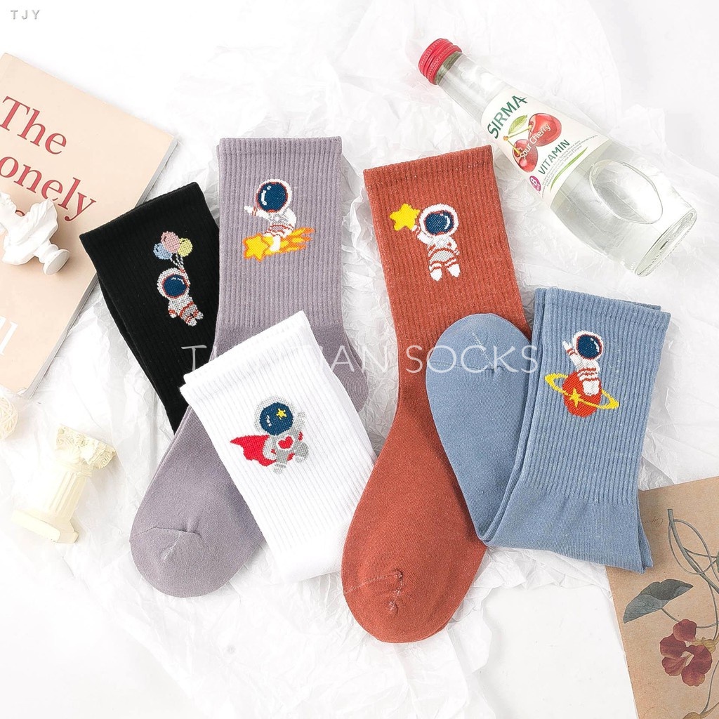 TIAN TIAN T046  Tất nam nữ cổ cao Hàng có sẵn Vớ cổ vừa in hình phi hành gia hoạt hình phong cách Nhật Hàn dễ thương cho nữ