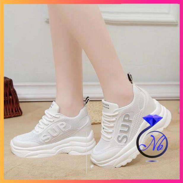 Giày thể thao chữ SUP
