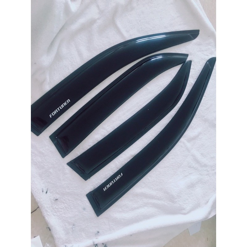 Vè che mưa Thái Lan xe Fortuner đời 2009 - 2016 vè đen
