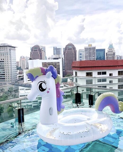 PHAO KHỔNG LỒ_PONY ÓNG ÁNH