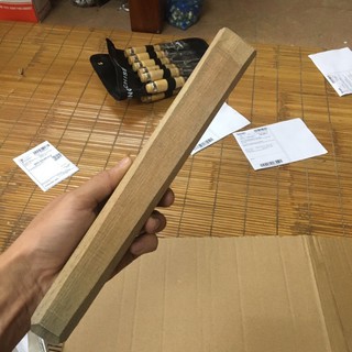 Dùi đục để đục gỗ hoặc đập đá lạnh