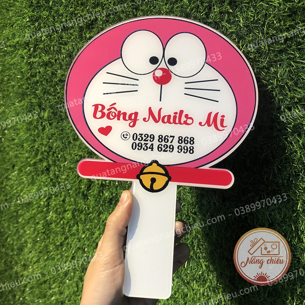 Bảng hiệu hình doreamon_ bảng cầm tay giá rẻ_ Bảng tên shop xinh và rẻ