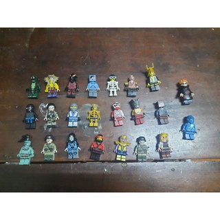 Lego minifigures giao ngẫu nhiên trong ảnh