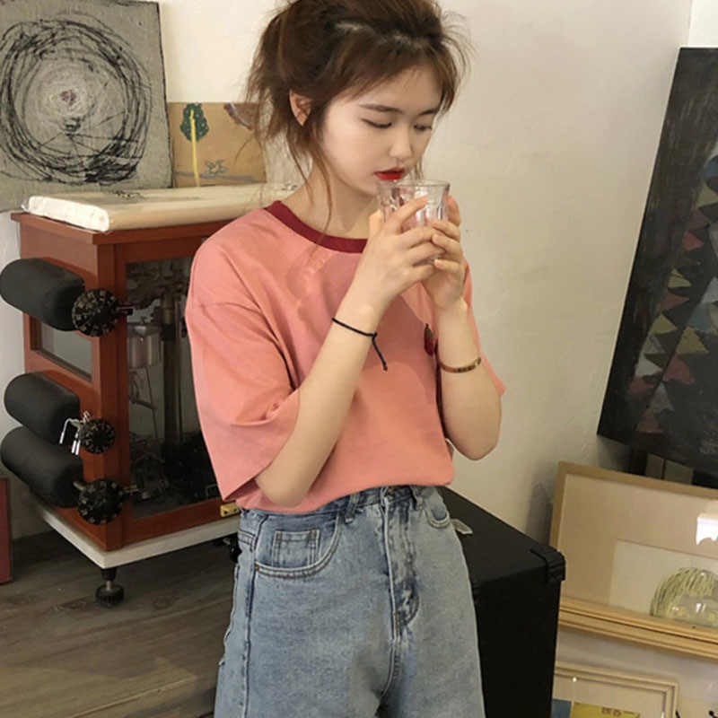 Áo thun tay ngắn cổ tròn hoạ tiết dâu tây