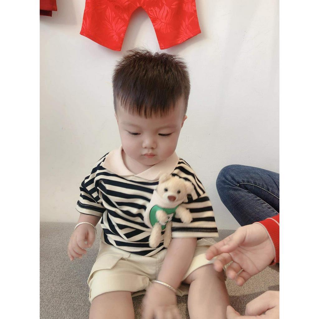 Đồ bộ kem sọc đen kèm gấu rời quần kaki với họa tiết gấu ngộ nghĩnh