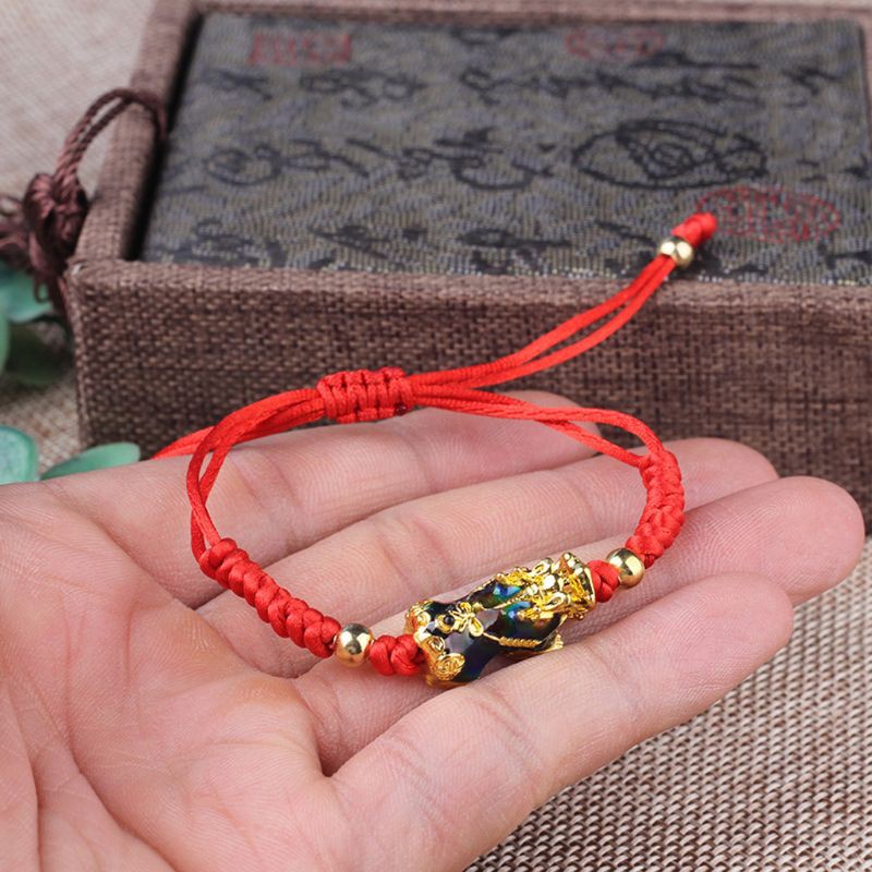 Vòng dây đeo tay màu đỏ mặt hình kỳ lân độc đáo tiện dụng