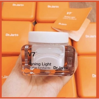 Kem Dưỡng V7 Trắng Da Toning Light