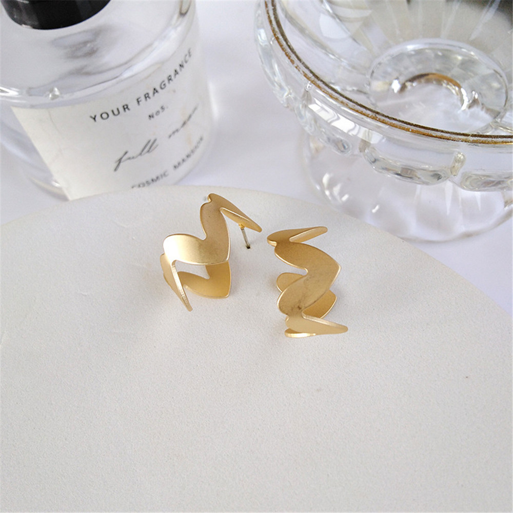 Hoa Tai Kim Loại Hình Trái Tim Phong Cách Hoàng Gia