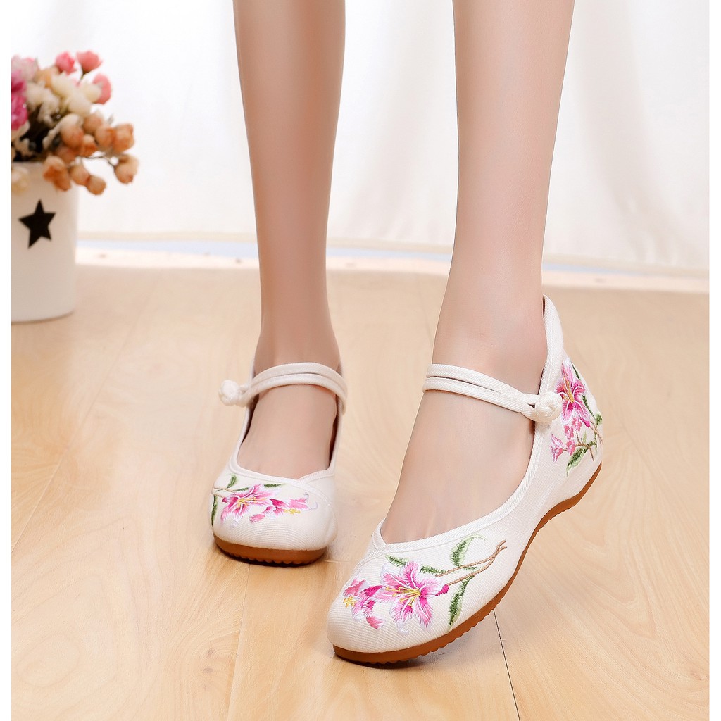 Giày búp bê thêu họa tiết hoa phong cách Trung Hoa nữ tính