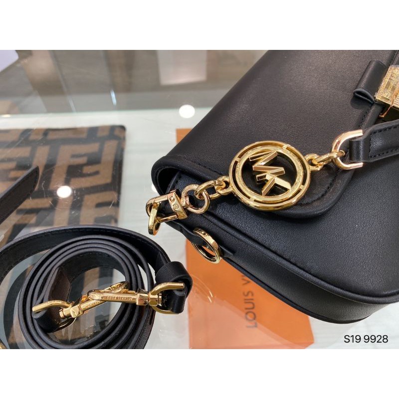 túi xách đeo chéo nữ da thật khóa vuông gập quai đeo gắn logo MK Michael Kors