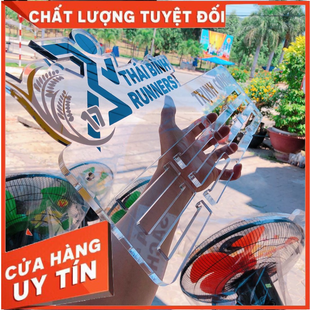 Giá treo huy chương trong suốt Trịnh Công, 58x22, thái bình runner siêu đẹp