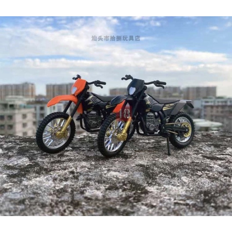 Xe cào cào mô hình KTM 450( tặng kèm đế)