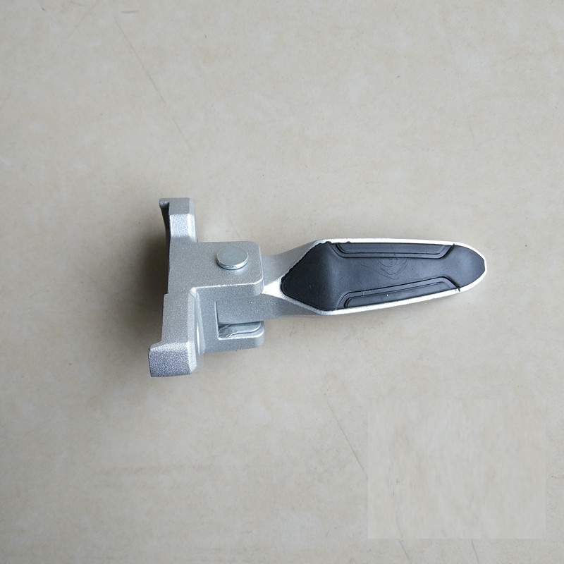 Để chân sau xe điện Jeck Aima chính hãng