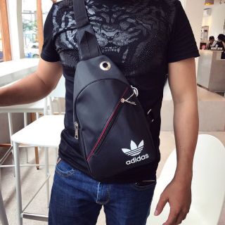 Túi đeo chéo Nam Nữ.