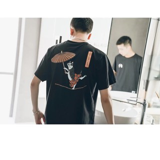 Áo thun Streetwear Họa tiết Mèo cầm ô