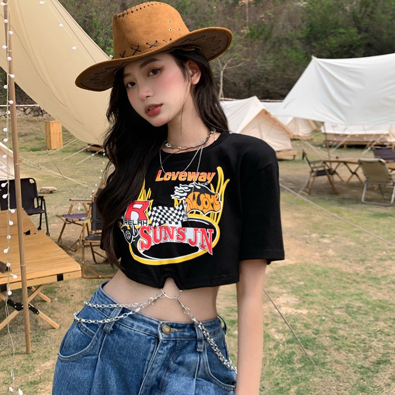 Áo Thun Ngắn Tay Dáng Rộng Hở Rốn Phối Dây Xích Cá Tính Cho Nữ