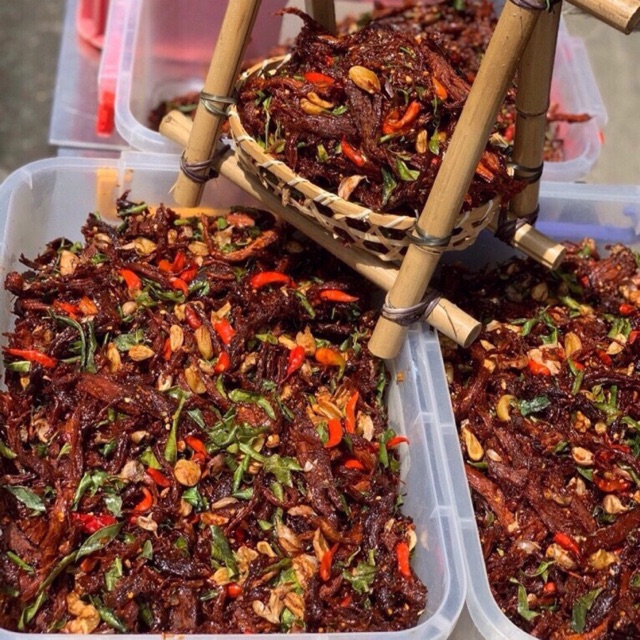 Khô bò đập lá chanh