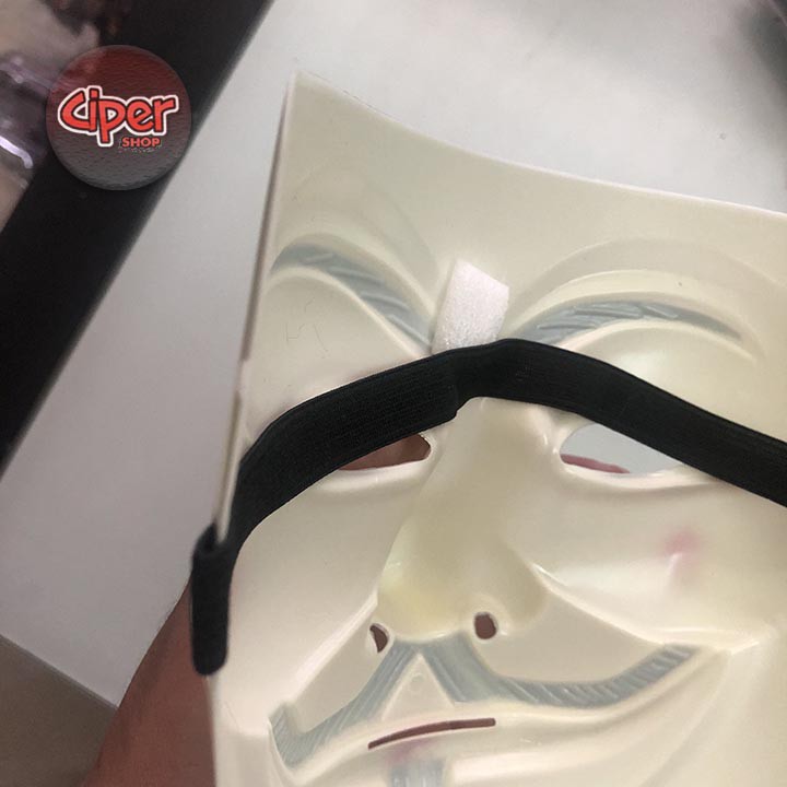 Mặt nạ hacker Anonymous có kẻ mắt màu vàng