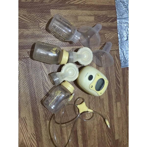 máy hút sữa medela freestyle