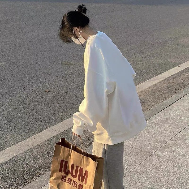 Áo sweater GUU phối hoa đỏ trước ngực nổi bật form thụng trùm mông vải chân cua dày mặc thu đông