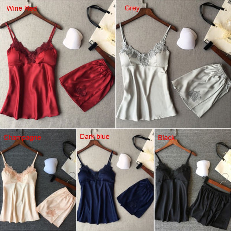 Bộ đồ ngủ áo 2 dây có mút nâng ngực + quần short phi bóng quyến rũ cho các quý cô