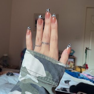 Bộ 24 Móng Tay Giả Họa Tiết Bò Sữa Kèm Keo Dán Tiện Dụng