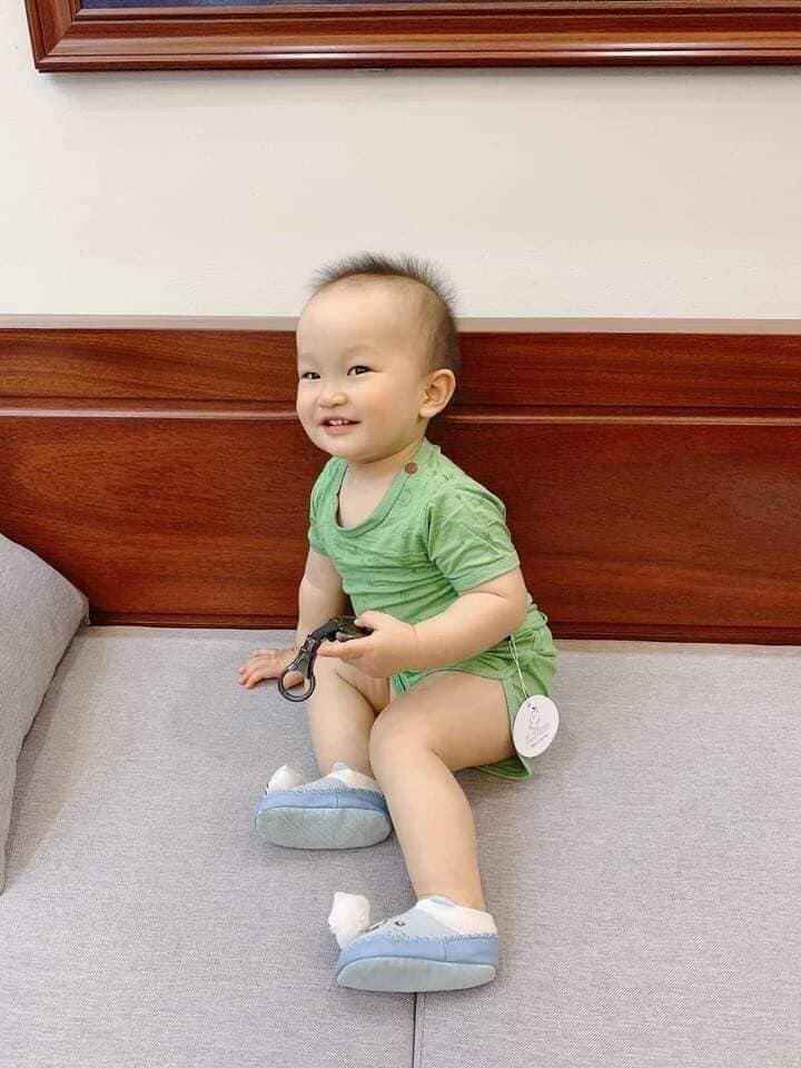 Bộ cộc tay cài vai quần đùi chất thun lạnh họa tiết dứa trẻ em Kwoo