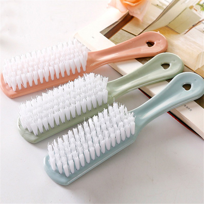 Bàn Chải Vệ Sinh Quần Áo Cán Dài Lông Mềm Có Móc Treo Tiện Dụng