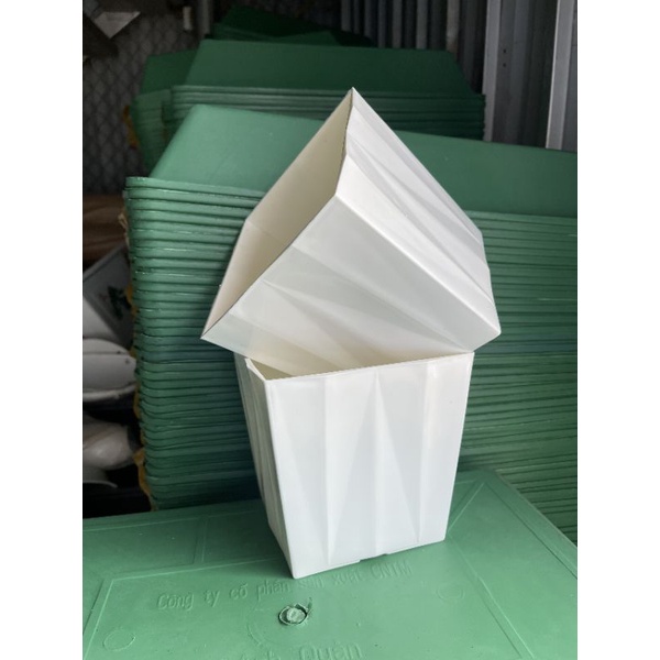 Chậu nhựa vuông kim cương 14,5x 14.2cm