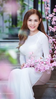 Áo dài lụa trắng tinh khôi