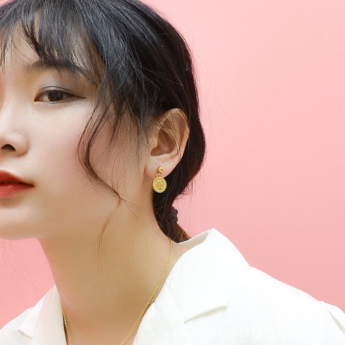 Bông Tai Tròn Tòn Ten Khắc Hình Nữ Hoàng Titan Ko Đen TT 3341