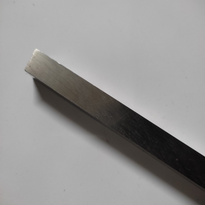 Thép gió hss vuông ,độ cứng 55 hrc vuông 4mm,5,6,8,10,12 x 200 mm