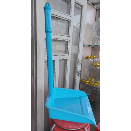 Ky hốt rác nhựa cán dài ( gía sốc