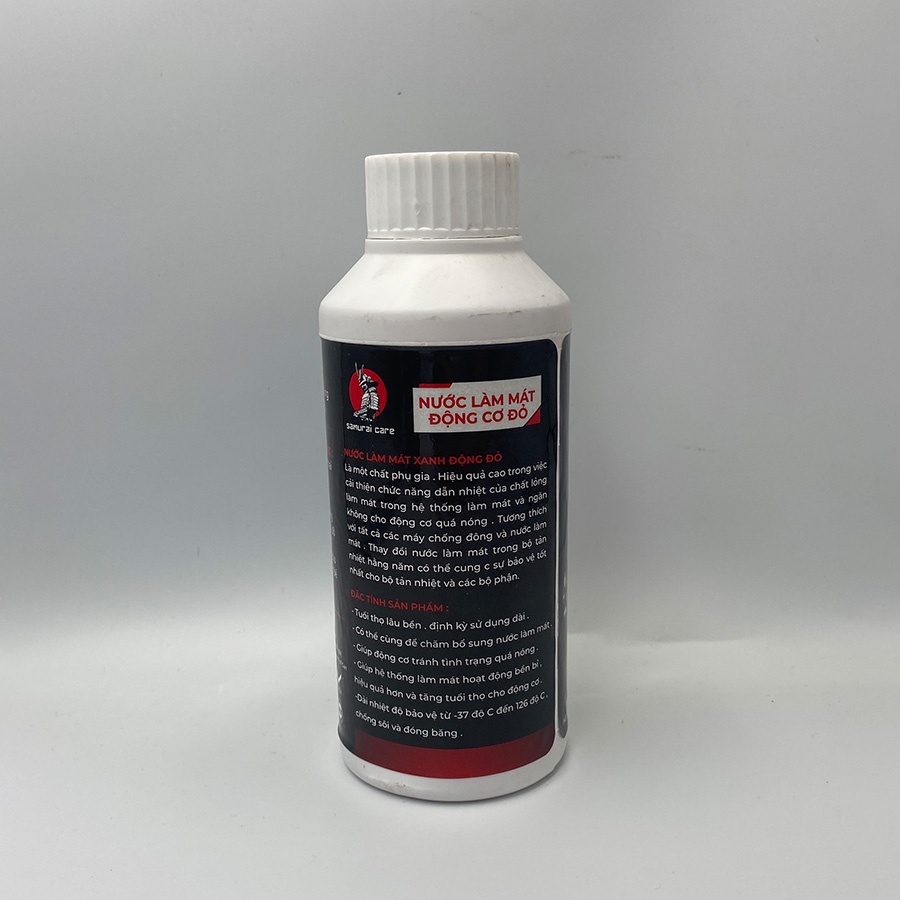 Nước làm mát động cơ ô tô Samurai Care màu đỏ và màu xanh 500ml