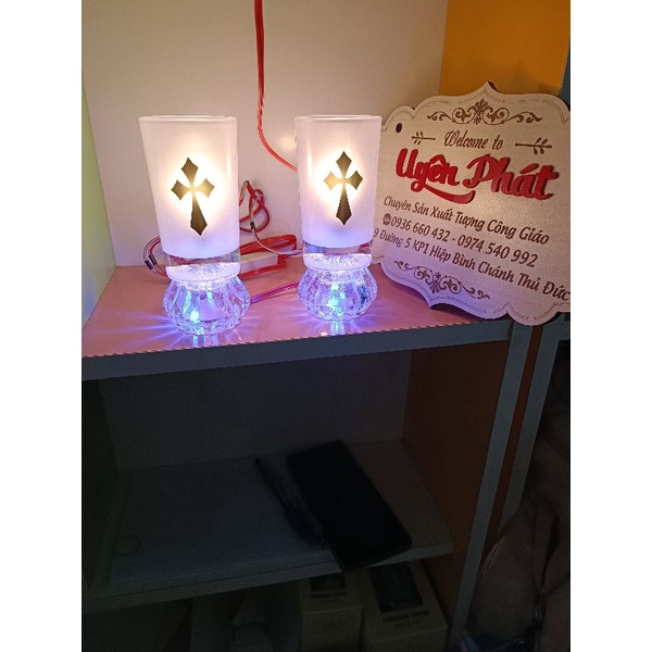 Cặp đèn ly điện thủy tinh đế bầu cao 15cm chân đế có đèn LED xanh - đèn thờ công giáo
