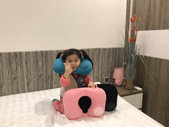 Gối hơi chữ u tự bơm siêu tiện