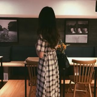 Váy suông kẻ