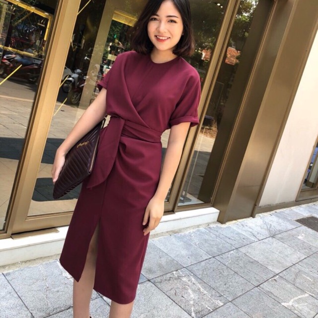 Váy màu đỏ Bungary cuốn eo