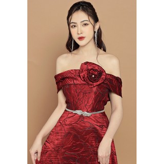 Đầm gấm xòe trễ vai đính hoa
