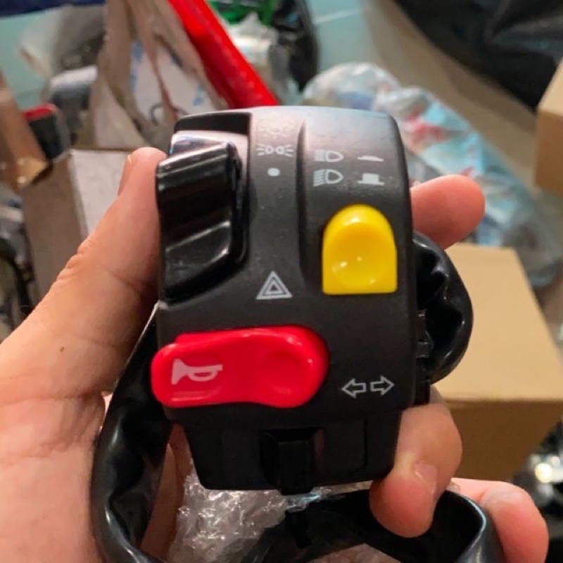 Cùm công tắc domino nút vàng