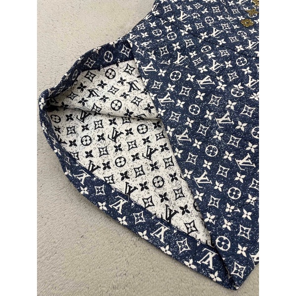 Váy yếm denim hoạ tiết logo thương hiệu Louis Vuitton LV cao cấp xuân hè 2022
