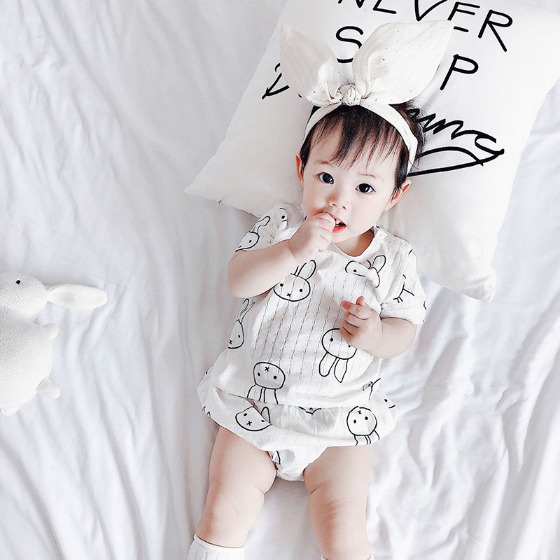 Bộ áo thun cộc tay in hình + quần lót cho bé