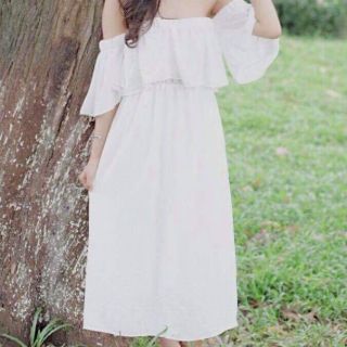 Đầm maxi trễ vai trắng