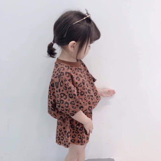 Áo c Hằng Nguyễn