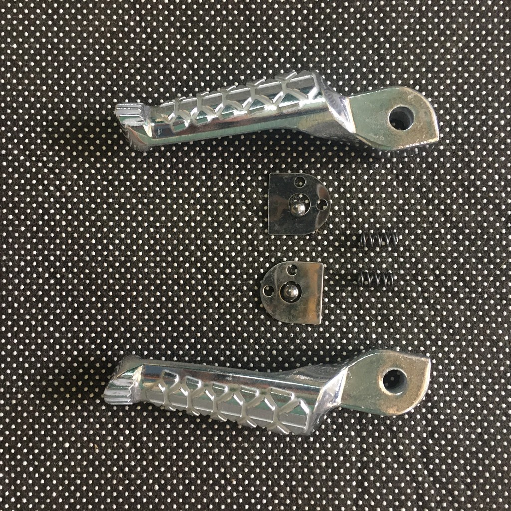 Cặp gác chân sau xe máy, giò đạp sau xe máy mẫu TRUSTY trẻ trung độc đáo gắn các dòng xe máy hiện nay