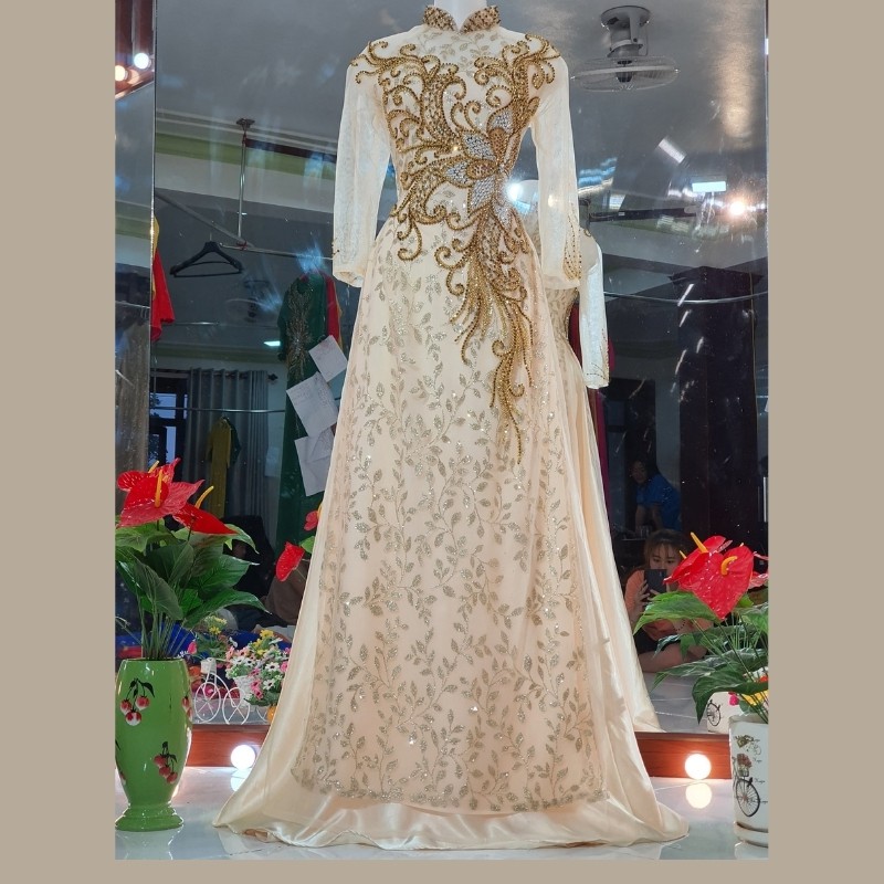 Áo Dài Cô Dâu – Áo Dài Cưới Hot Trend 2021 Màu Da Sang Trọng ADC01