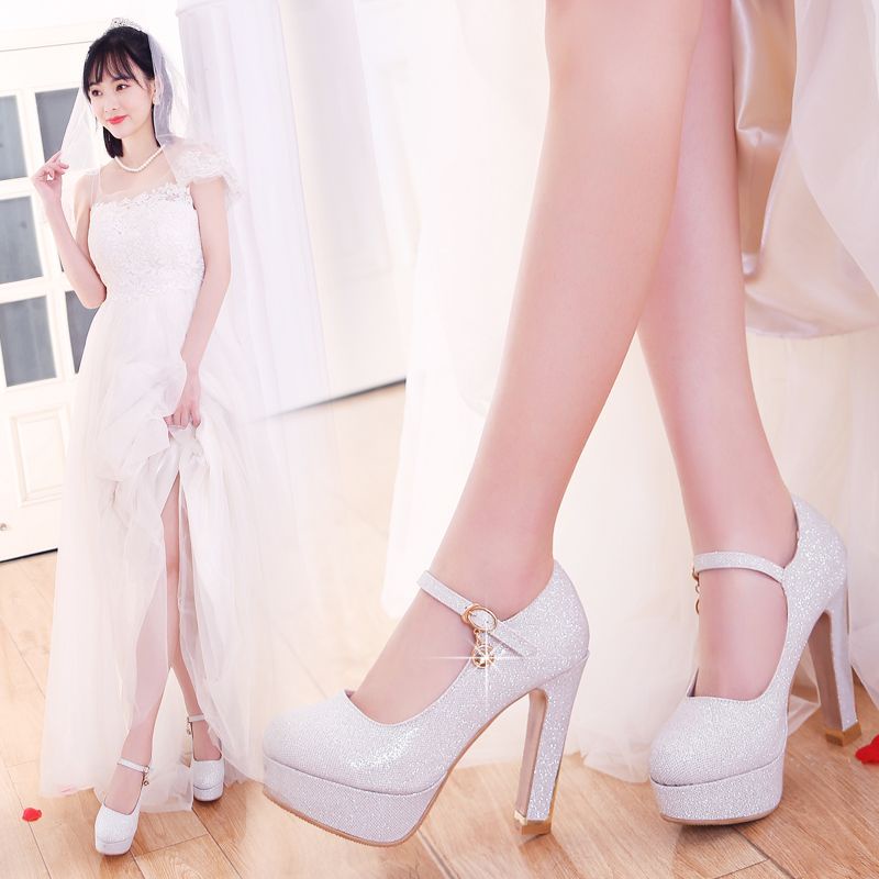 Giày Cao Gót Đính Pha Lê Lấp Lánh Màu Bạc Chống Thấm Nước Có Khóa Cài Cho Cô Dâu