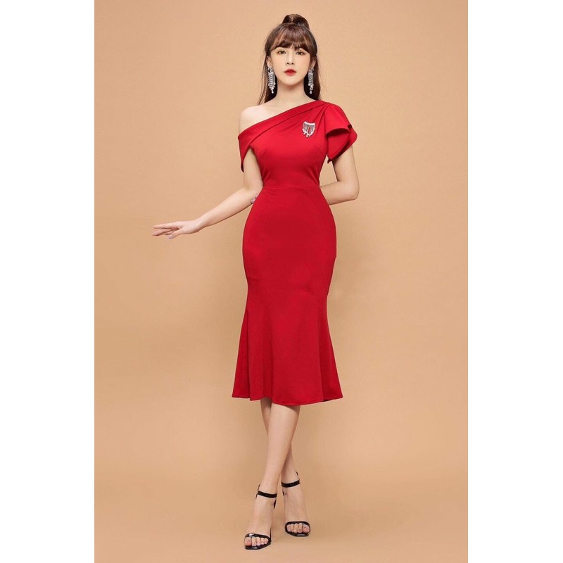Đầm body lệch vai đuôi cá. TK